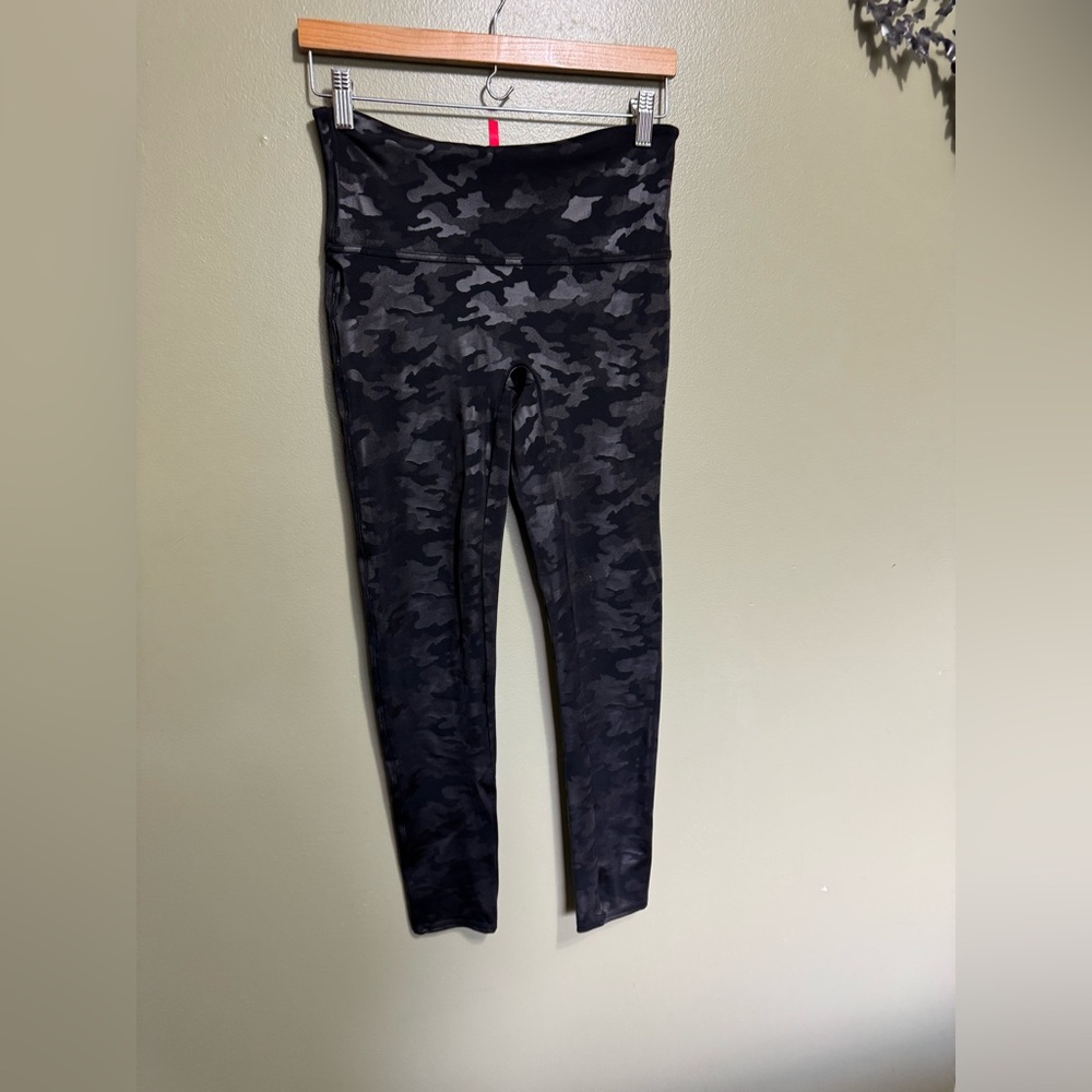 Spanx Black Camo Leggings, Size L